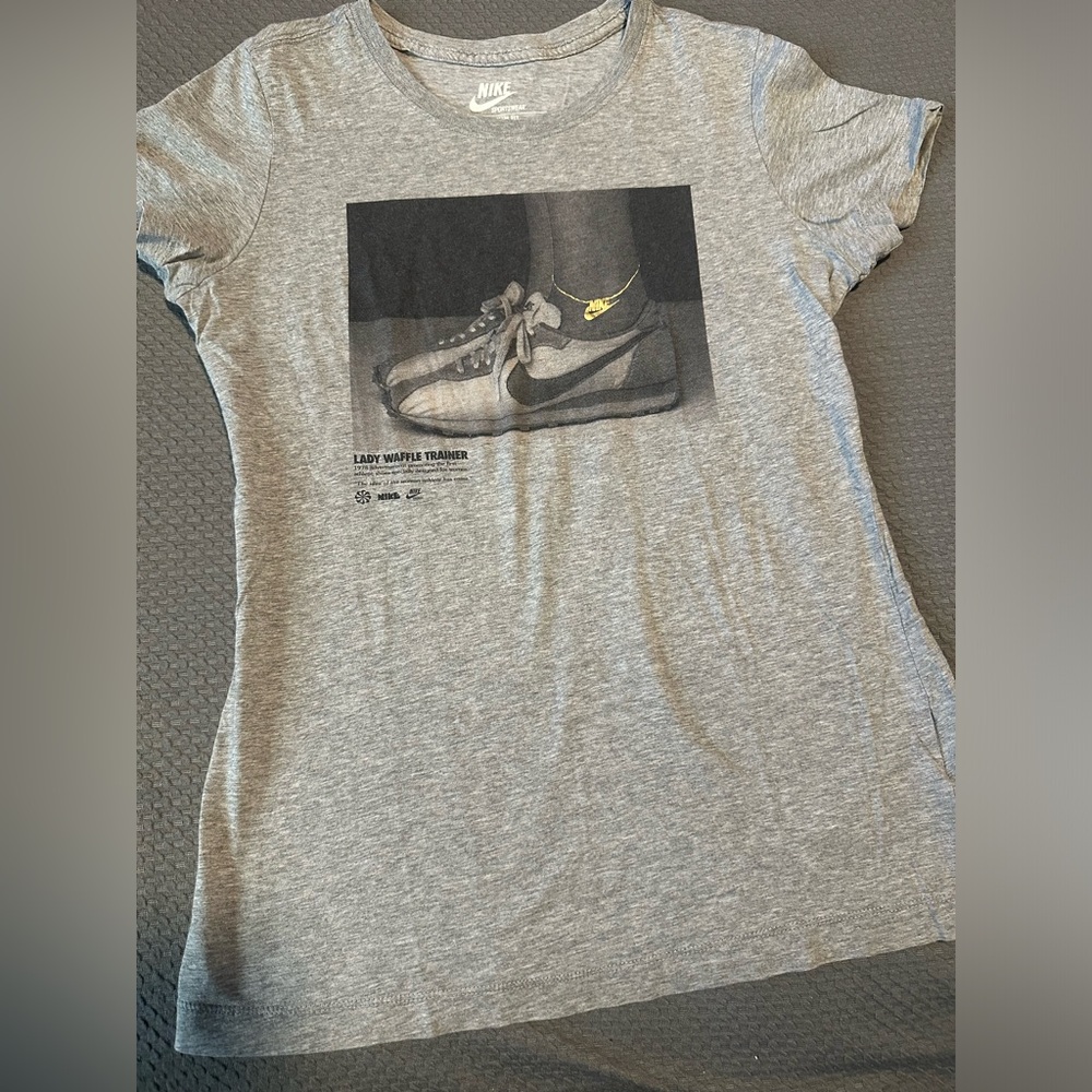 Nike Sports Wear Top Ladies Waffle Trainer
